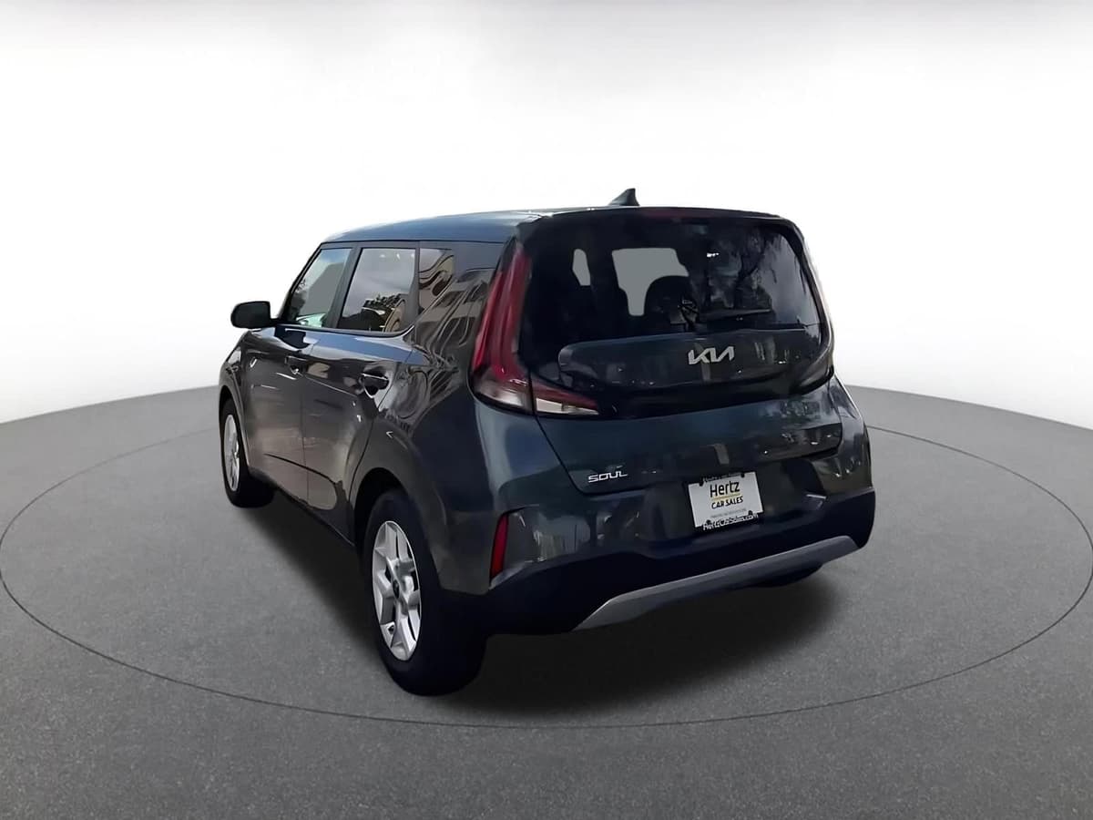 2025 Kia Sportage - Image 11