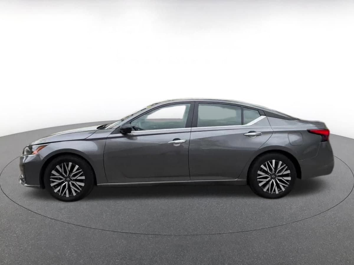 2025 Nissan Altima - Image 8