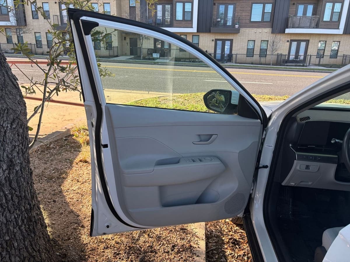 2025 Hyundai Kona - Image 18