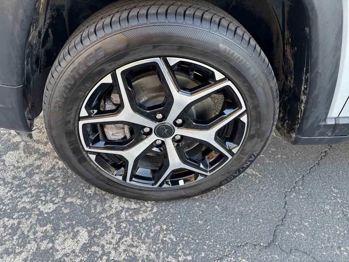 2025 Jeep Compass - Image 23