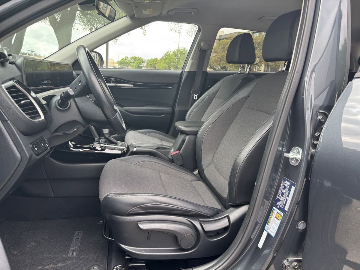 2025 Kia Seltos - Image 23