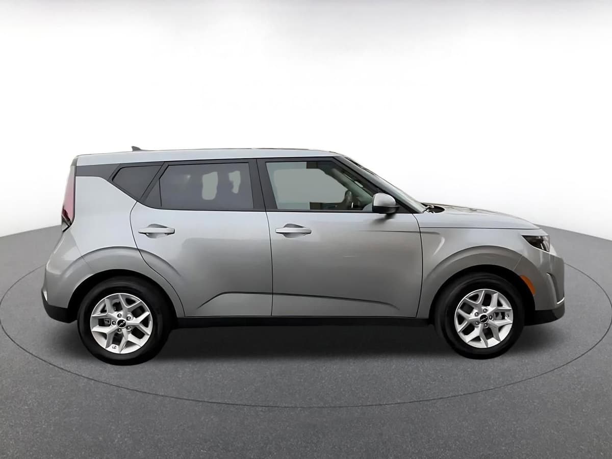 2025 Kia Soul - Image 16