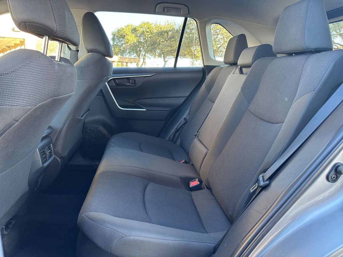 2025 Toyota RAV4 Hybrid - Image 21