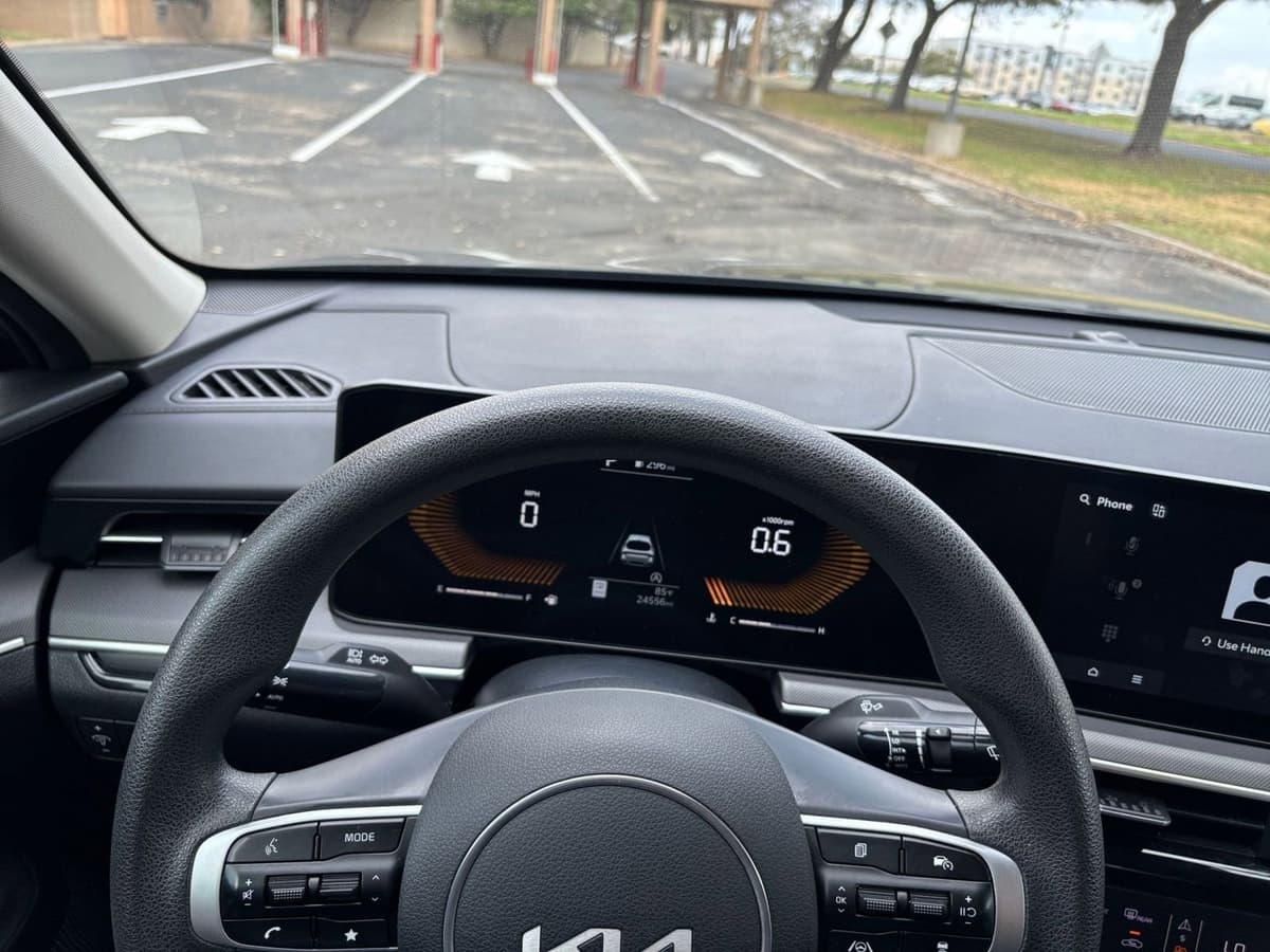 2025 Kia K5 - Image 29