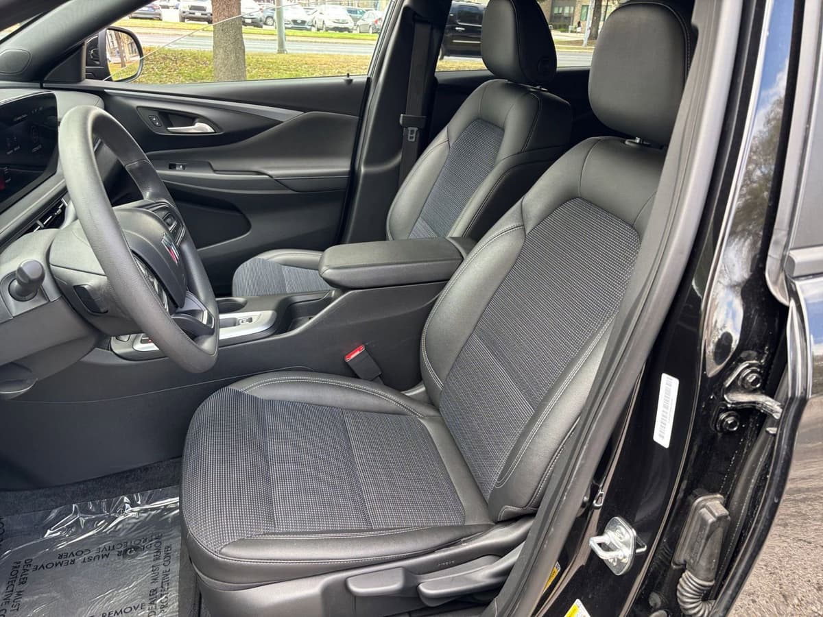 2025 Buick Envista - Image 31