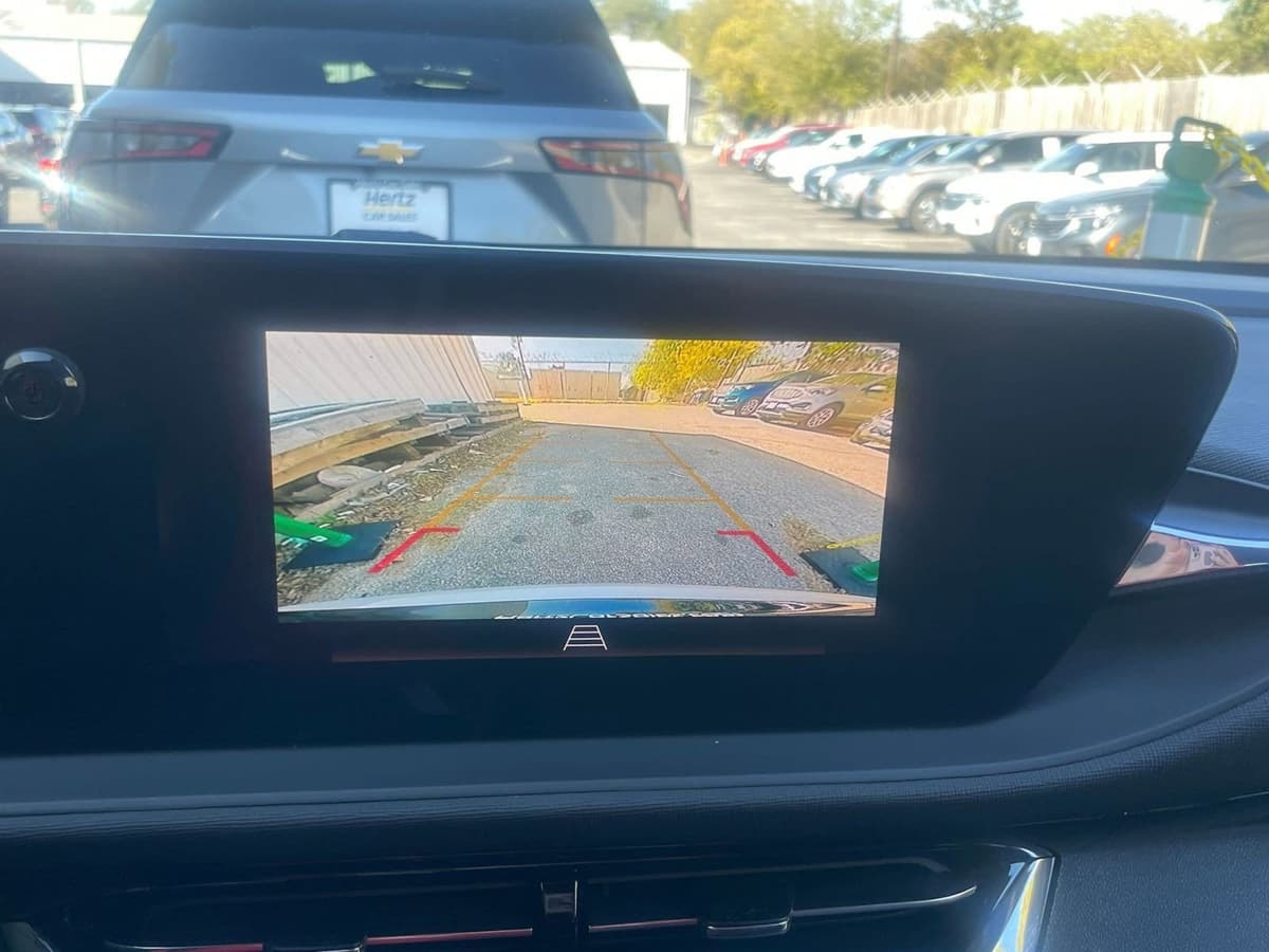 2025 Buick Envista - Image 17