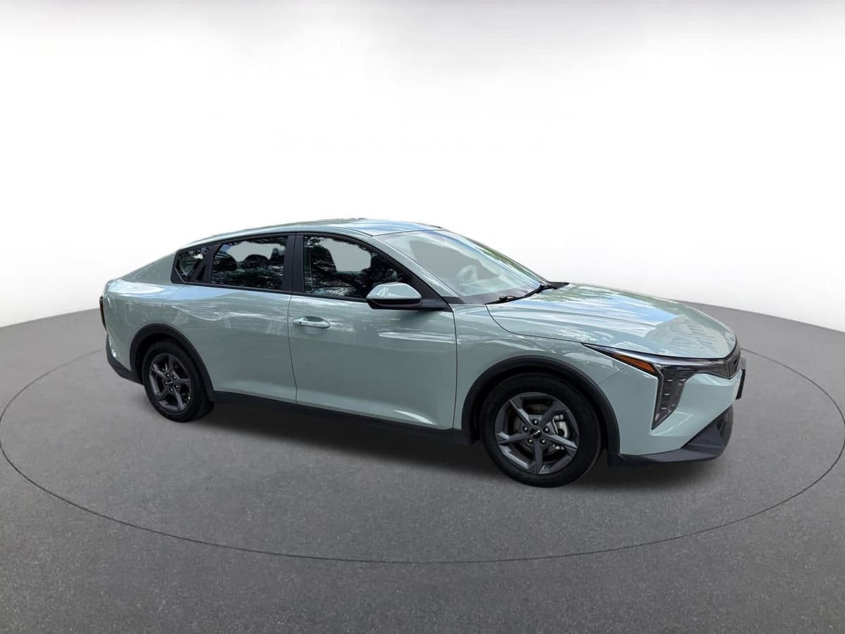 2025 Kia K4 - Image 1