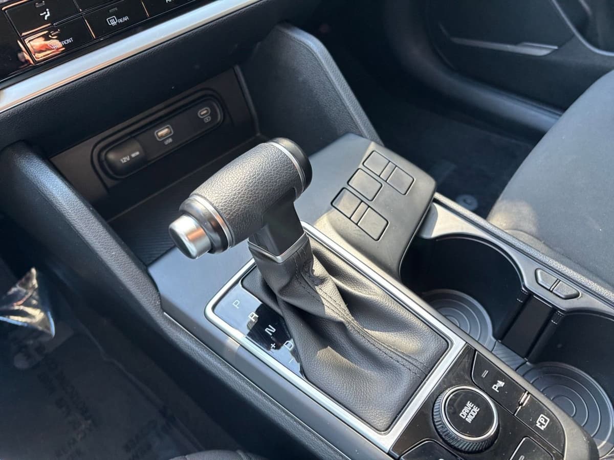 2025 Kia Sportage - Image 36