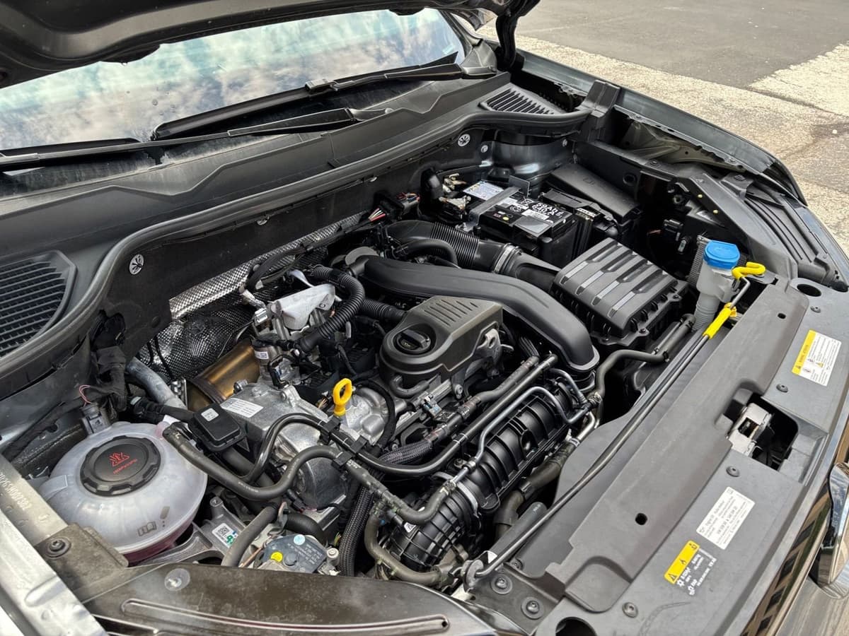 2025 Volkswagen Taos - Image 27