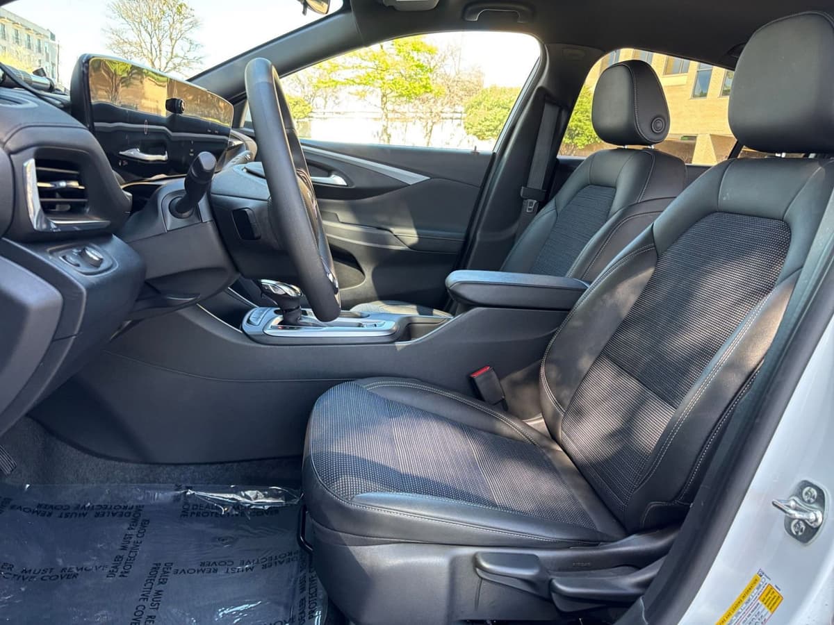 2025 Buick Envista - Image 22