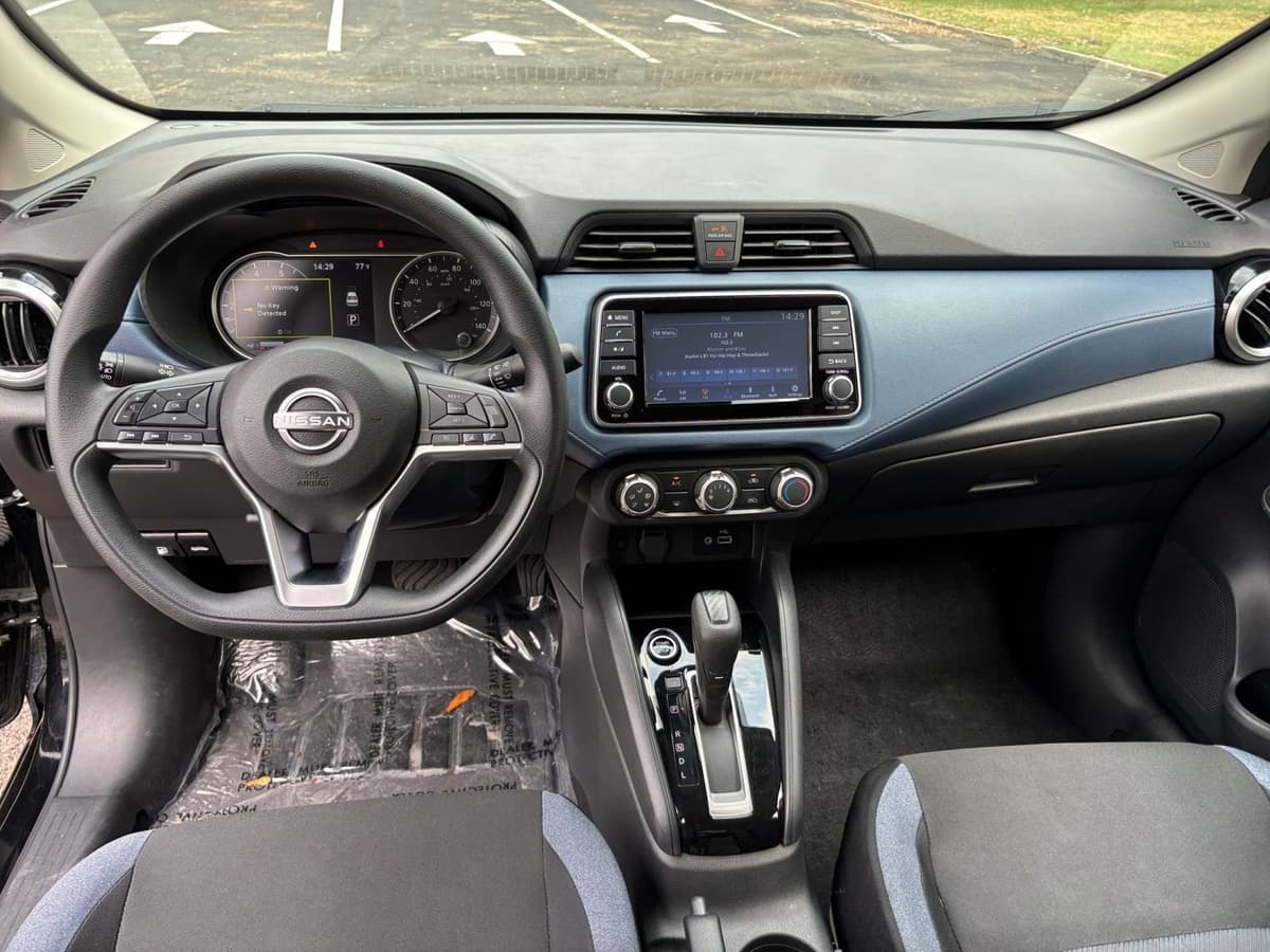 2025 Nissan Versa - Image 28