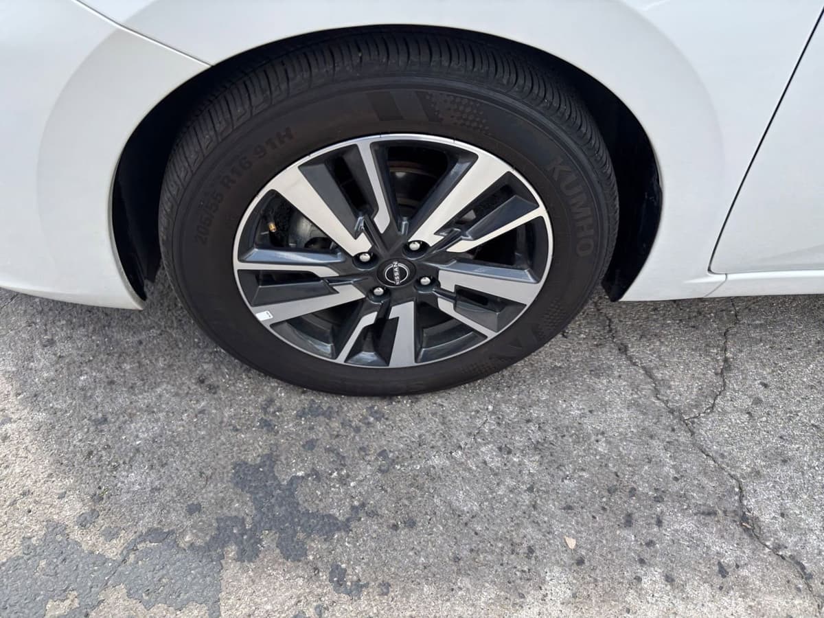 2025 Nissan Versa - Image 27