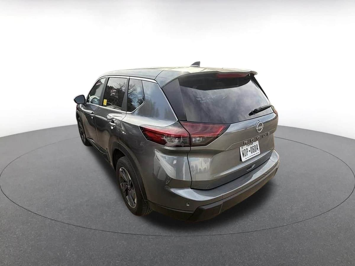 2025 Nissan Rogue - Image 3