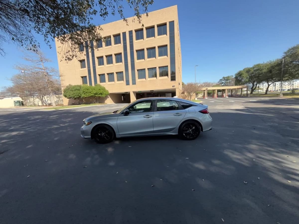 2025 Honda Civic - Image 16