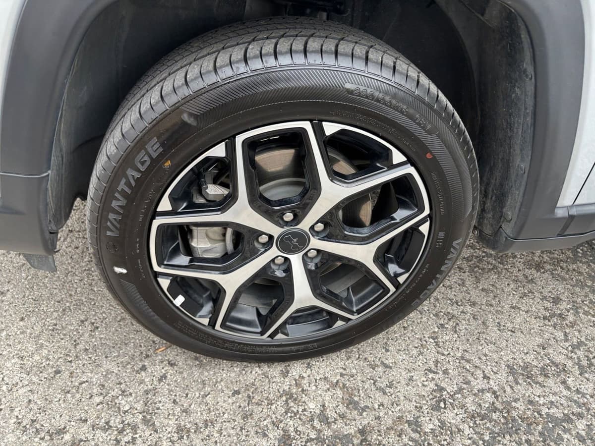 2025 Jeep Compass - Image 25