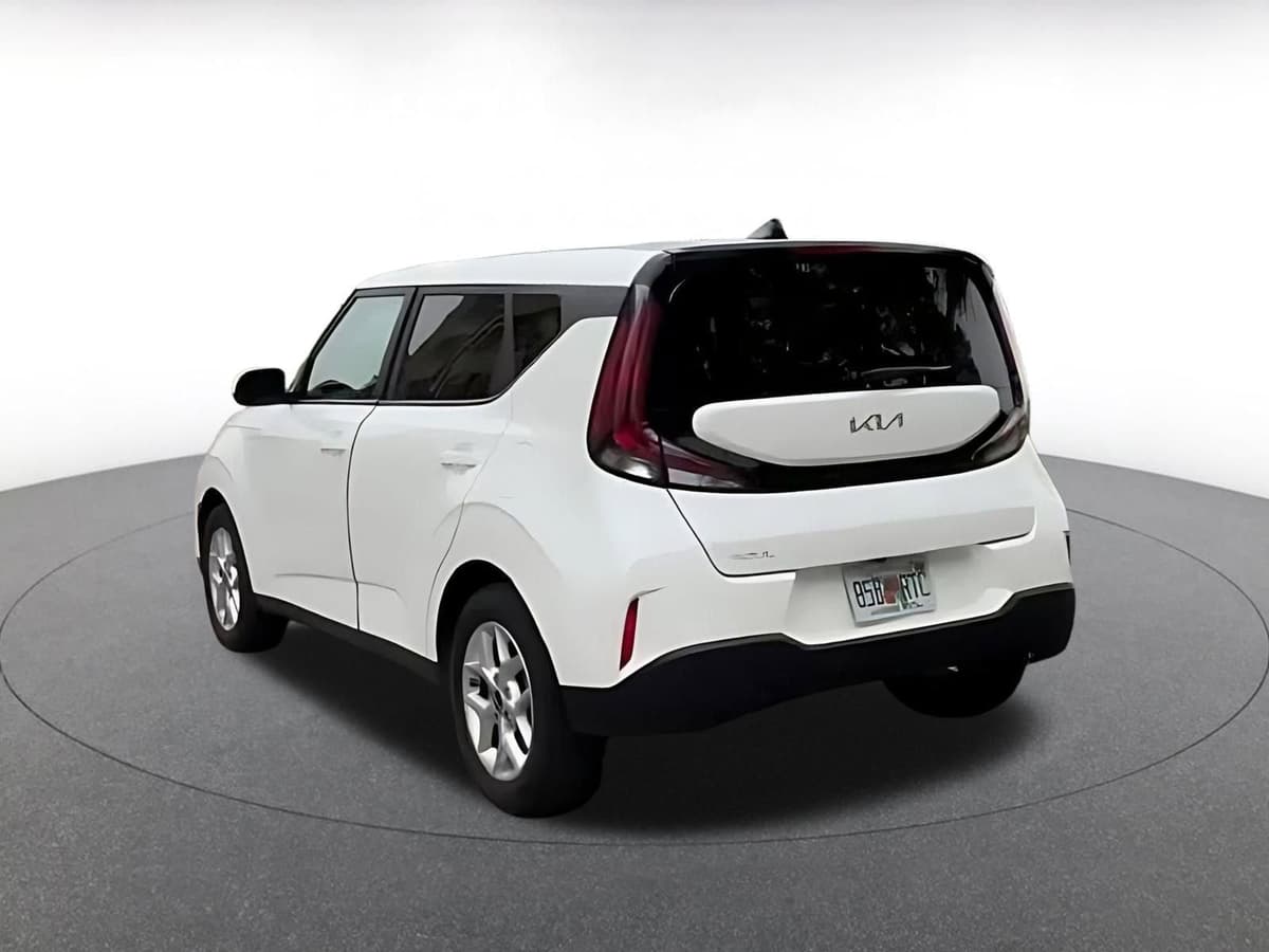 2025 Kia Soul - Image 11