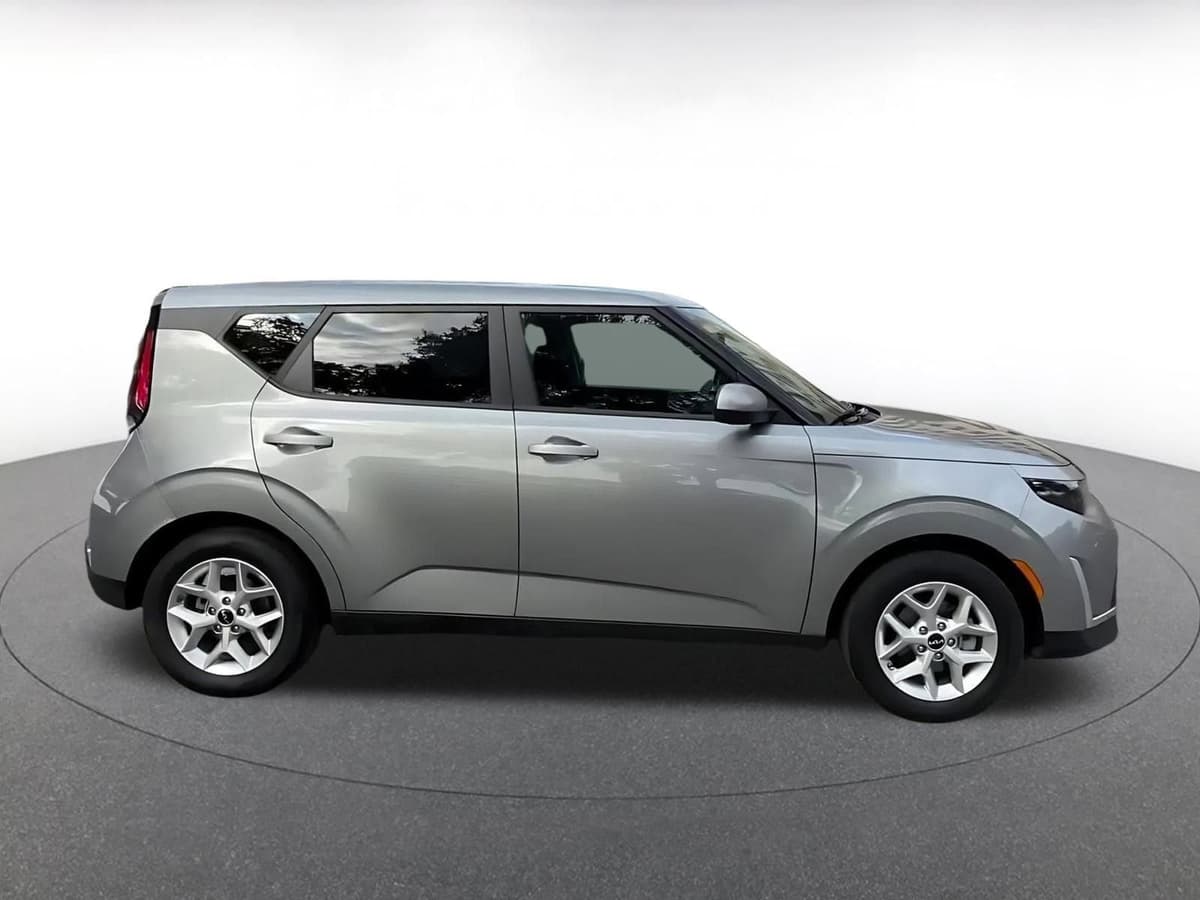 2025 Kia Soul - Image 16