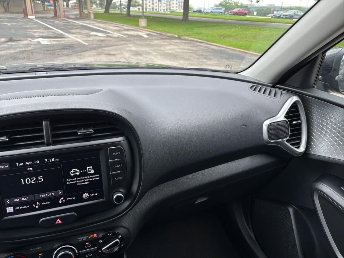 2025 Kia Soul - Image 30