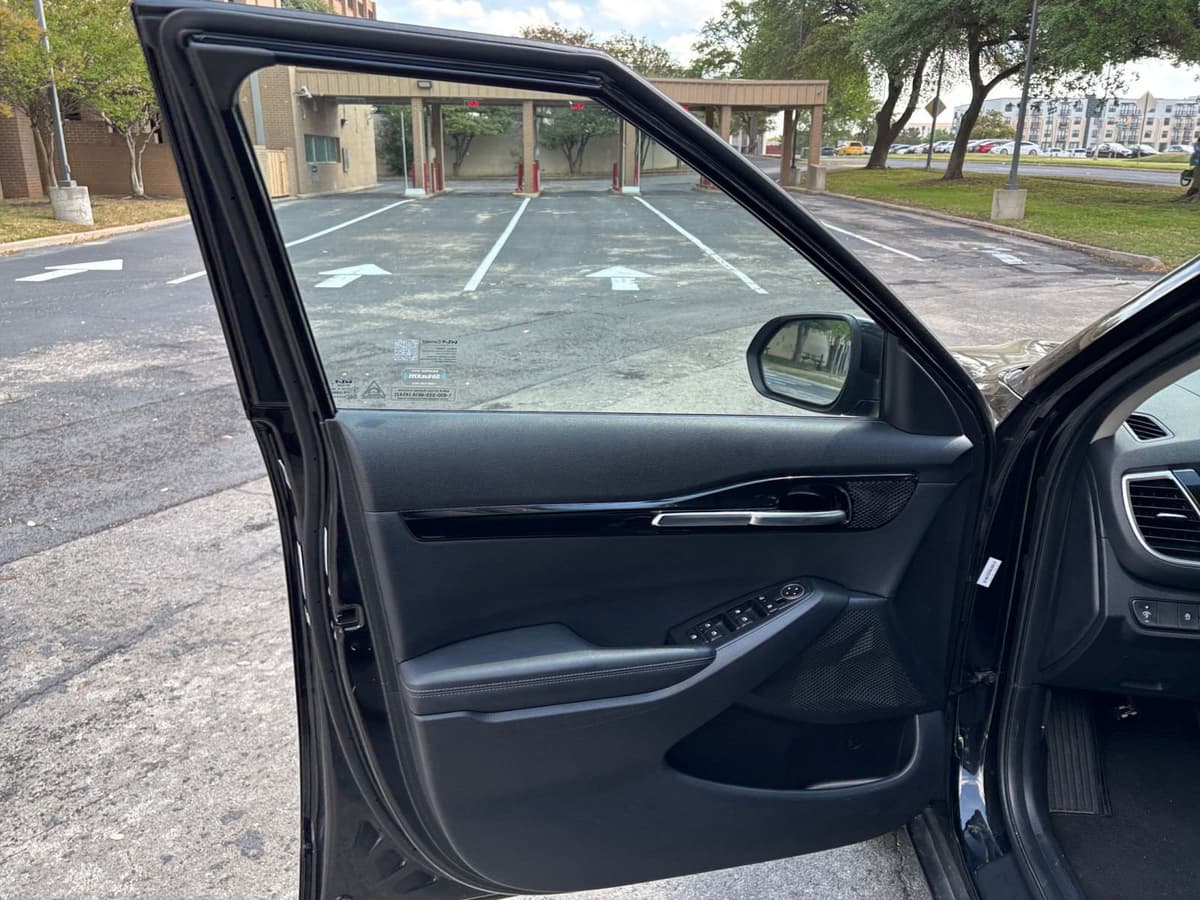 2025 Kia Seltos - Image 18