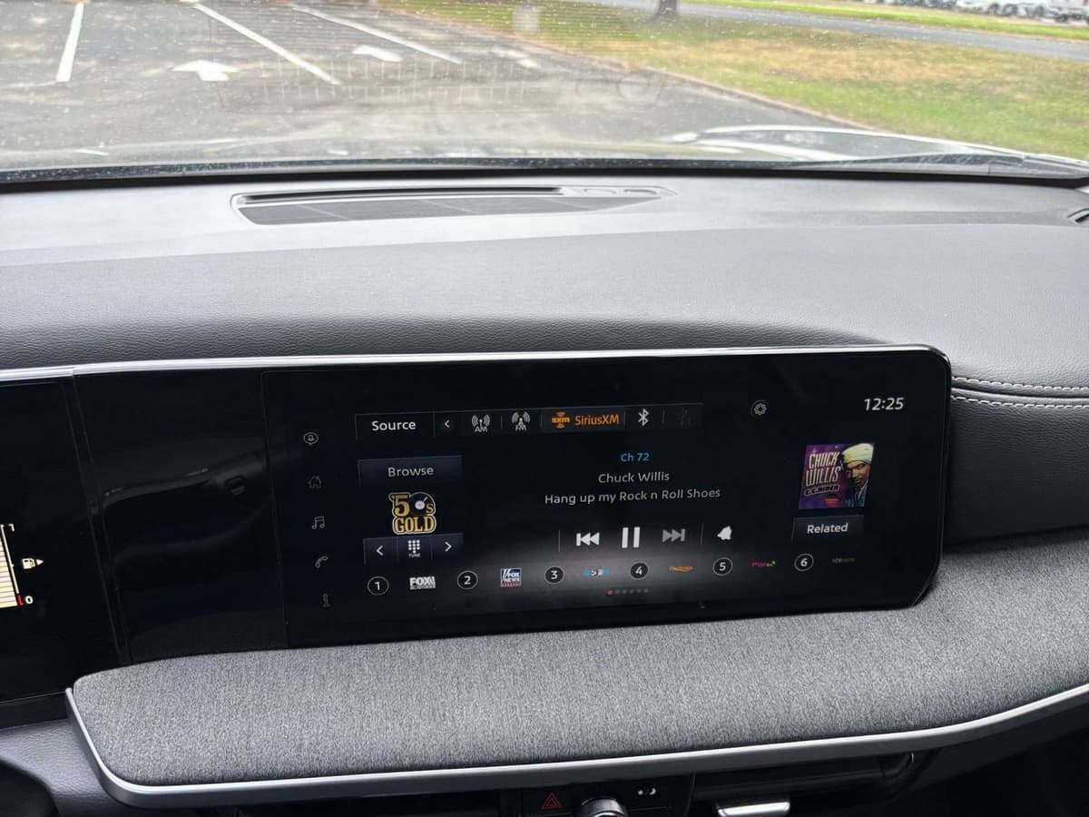 2025 Nissan Kicks - Image 17