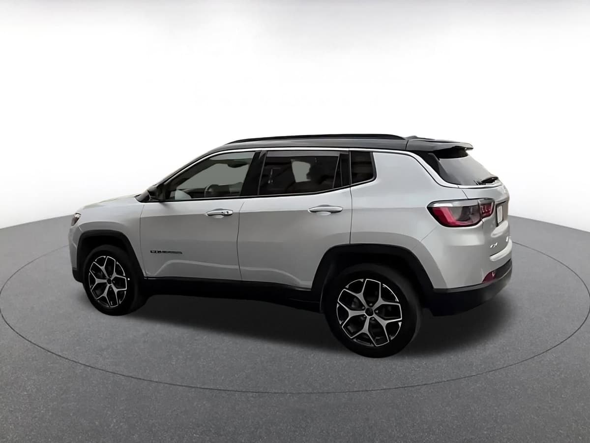 2025 Jeep Compass - Image 11