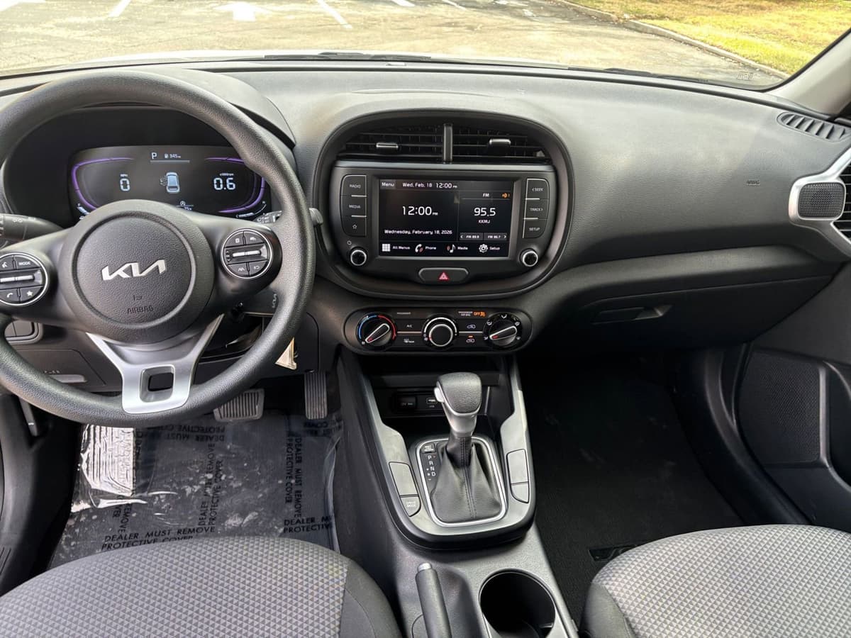 2025 Kia Soul - Image 28