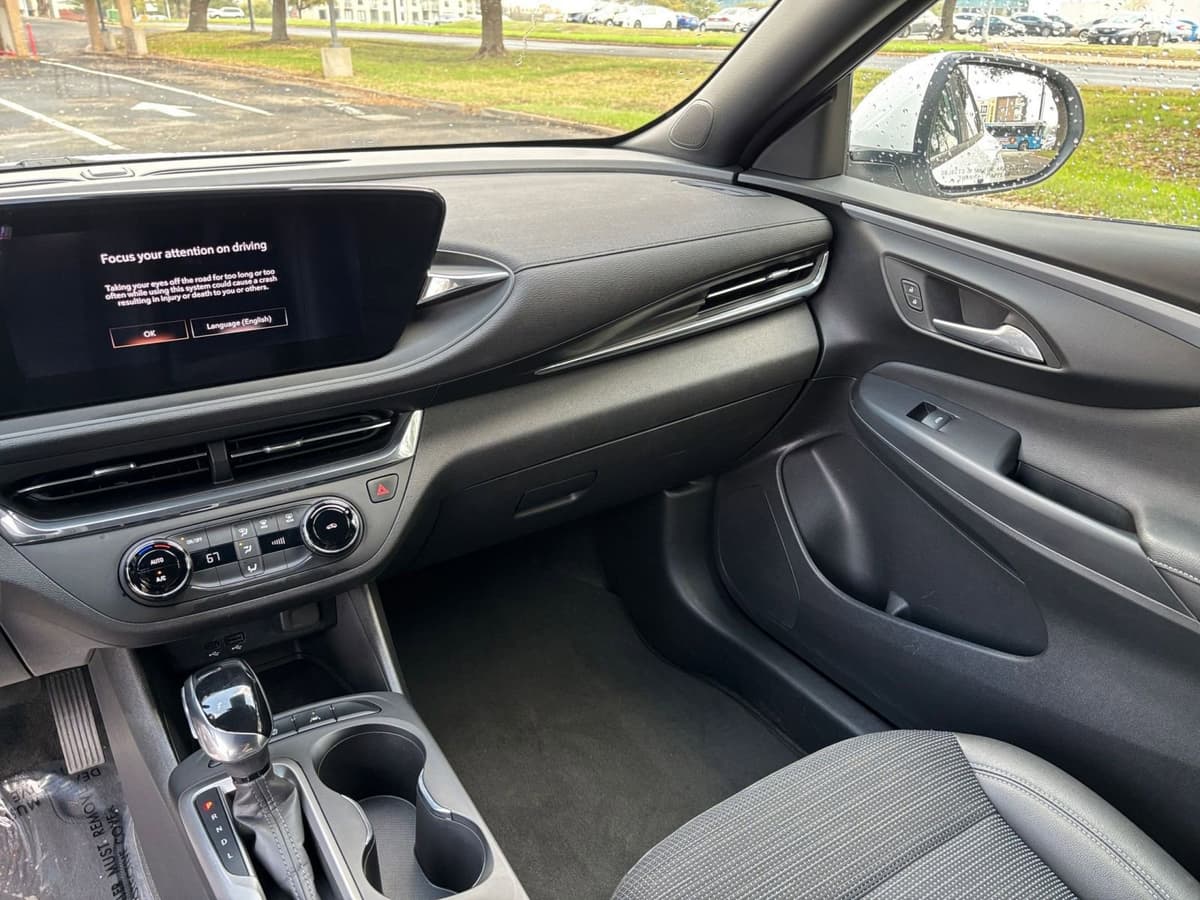 2025 Buick Envista - Image 30