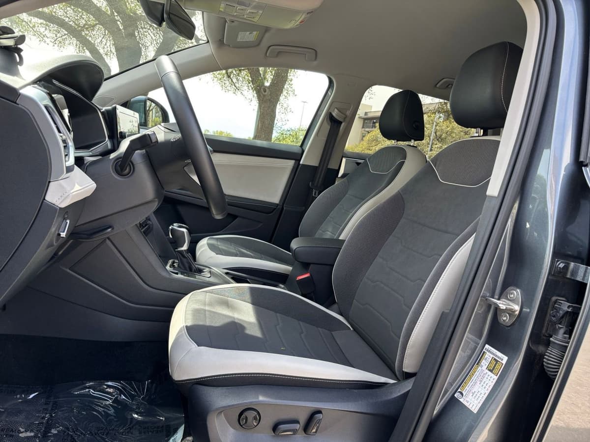 2025 Volkswagen Taos - Image 22