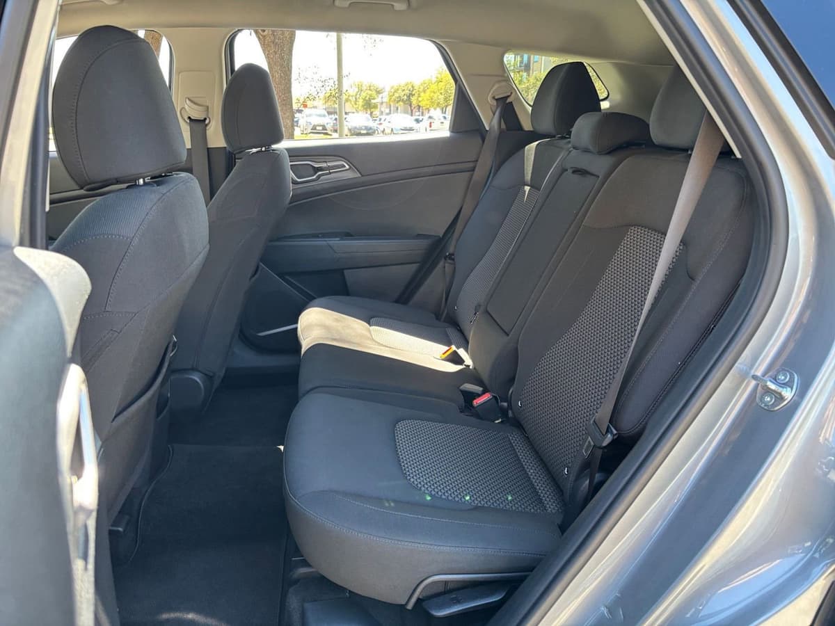 2025 Kia Sportage - Image 21