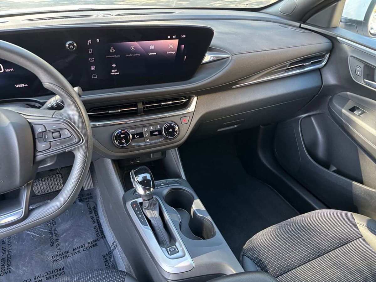 2025 Buick Envista - Image 30