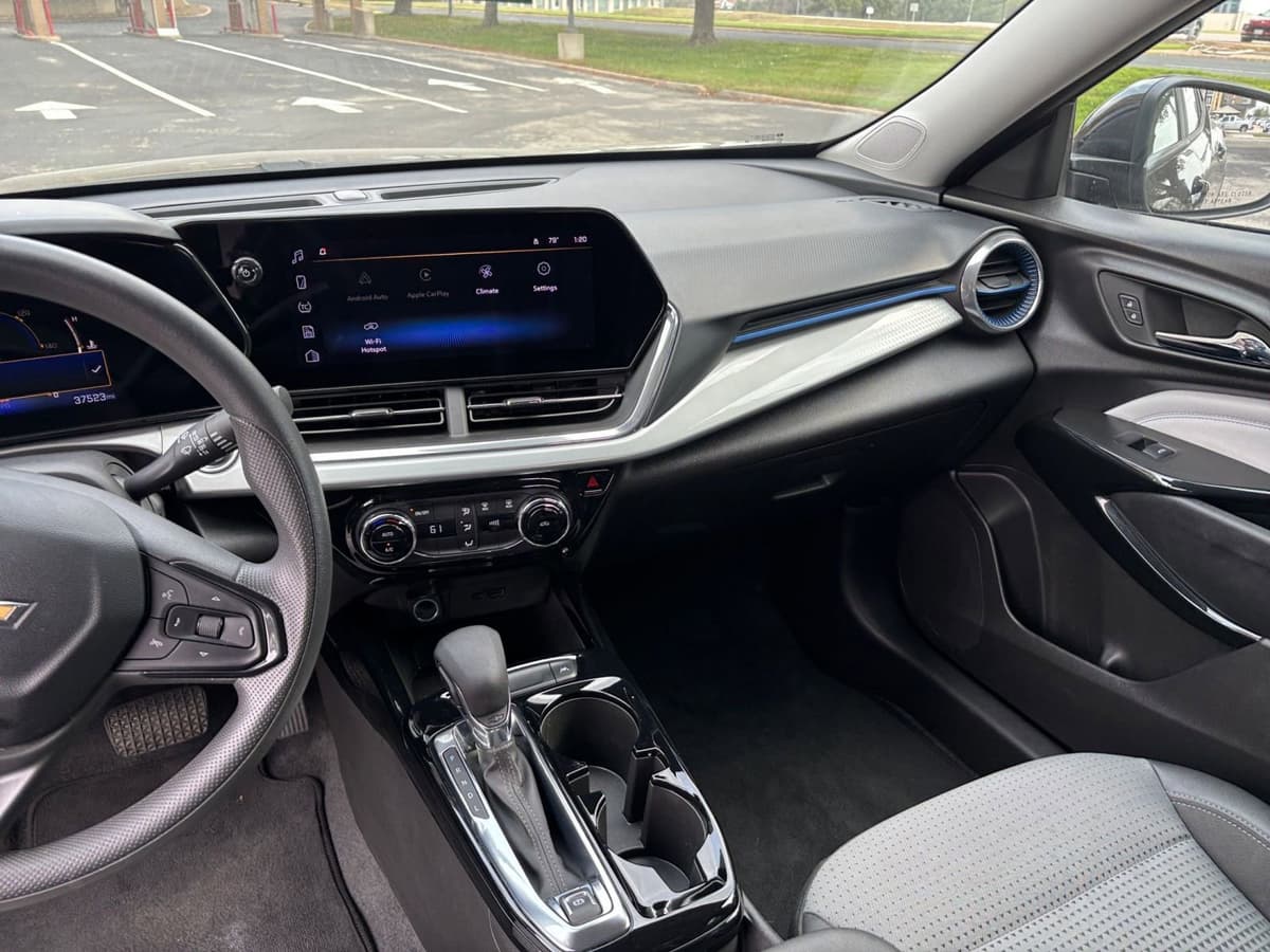 2025 Chevrolet Trax - Image 29