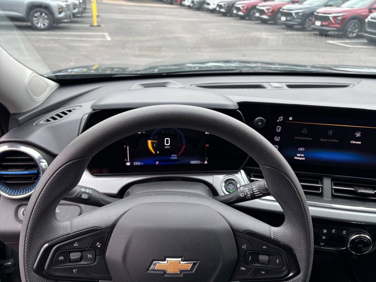 2025 Chevrolet Trax - Image 28