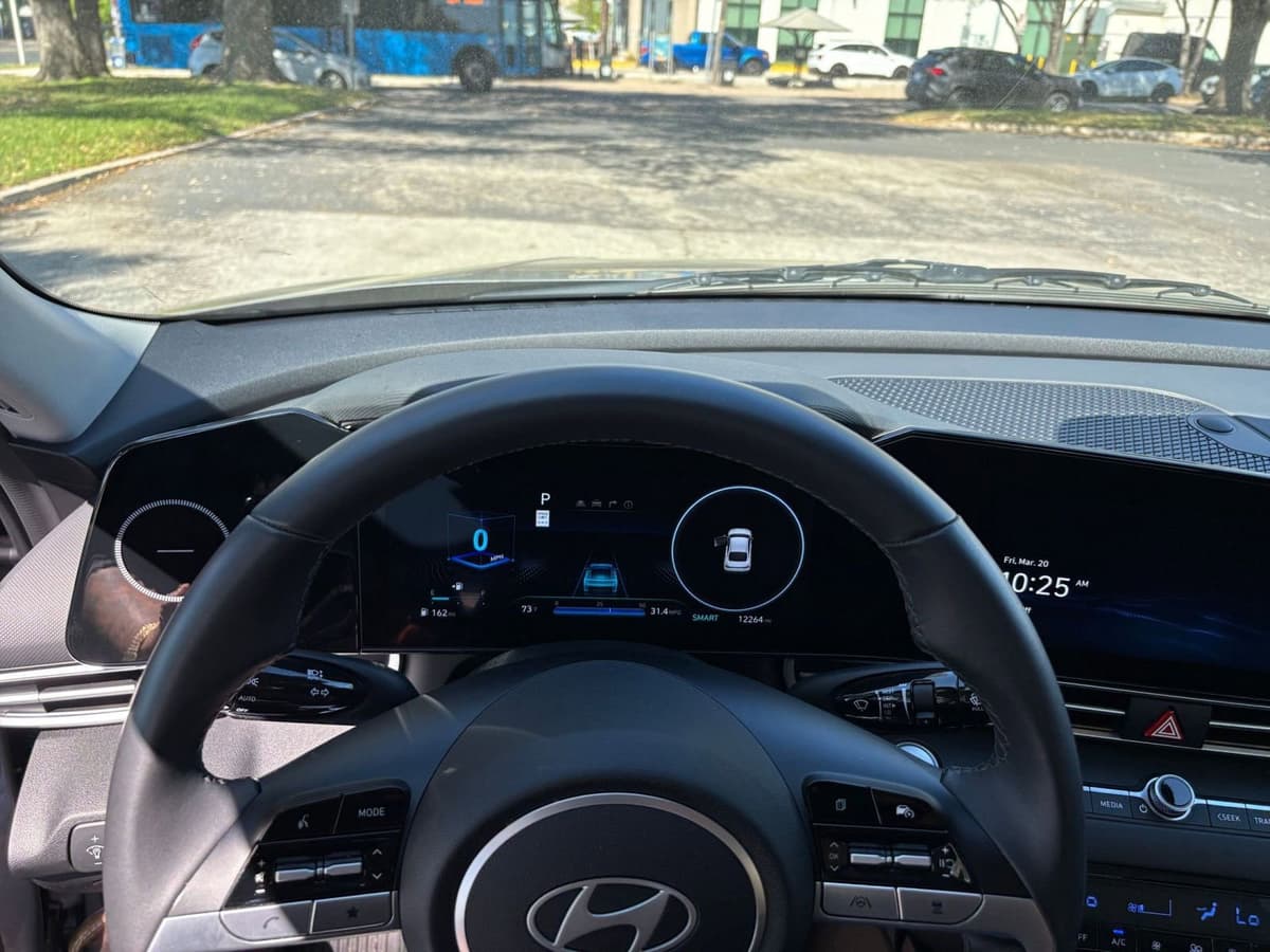2025 Hyundai Elantra - Image 29