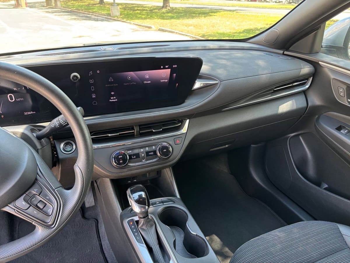 2025 Buick Envista - Image 32