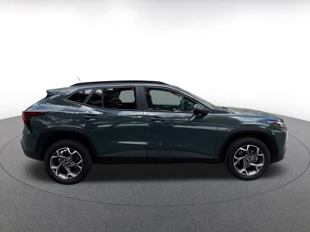 2025 Chevrolet Trax - Image 15