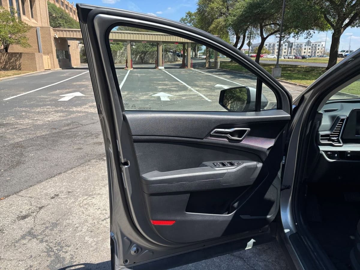 2025 Kia Sportage - Image 18