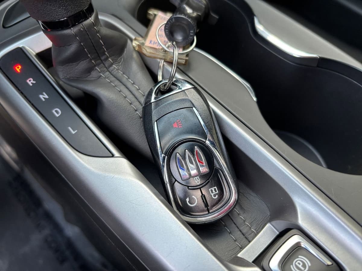 2025 Buick Envista - Image 18