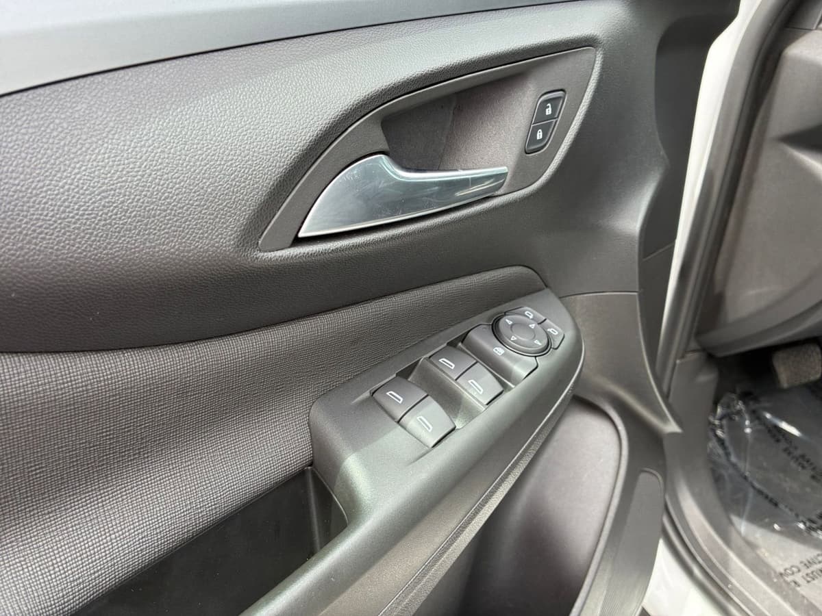 2025 Buick Envista - Image 18