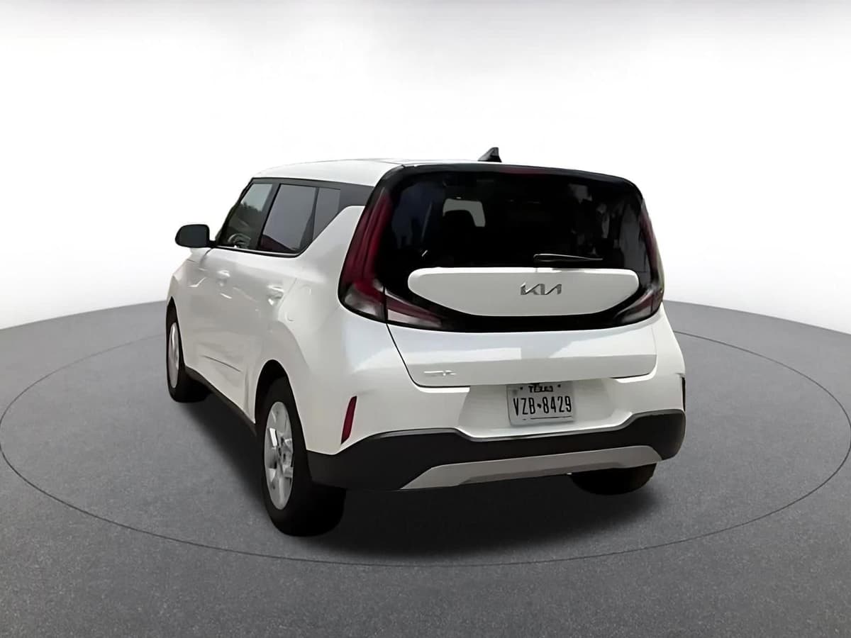 2025 Kia Soul - Image 11