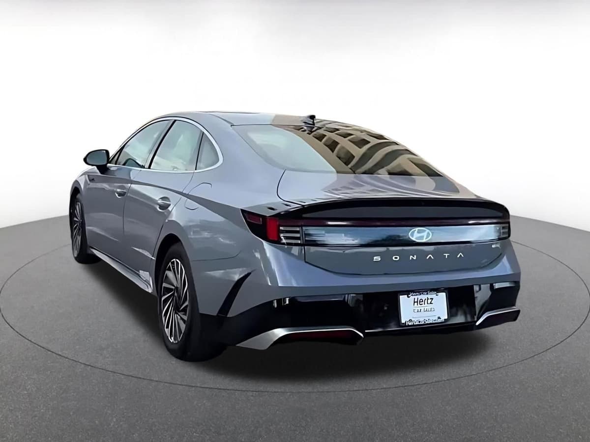 2025 Hyundai Sonata Hybrid - Image 5