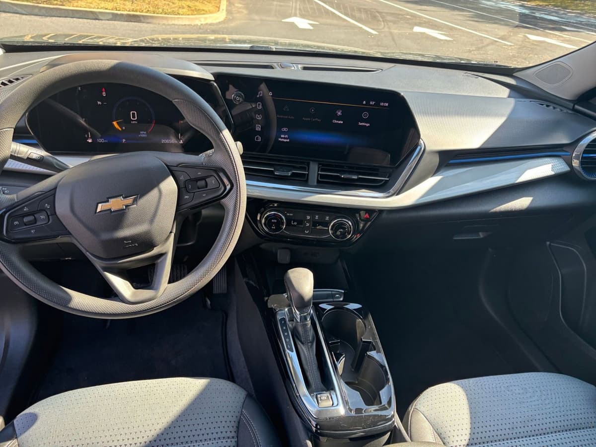 2025 Chevrolet Trax - Image 28