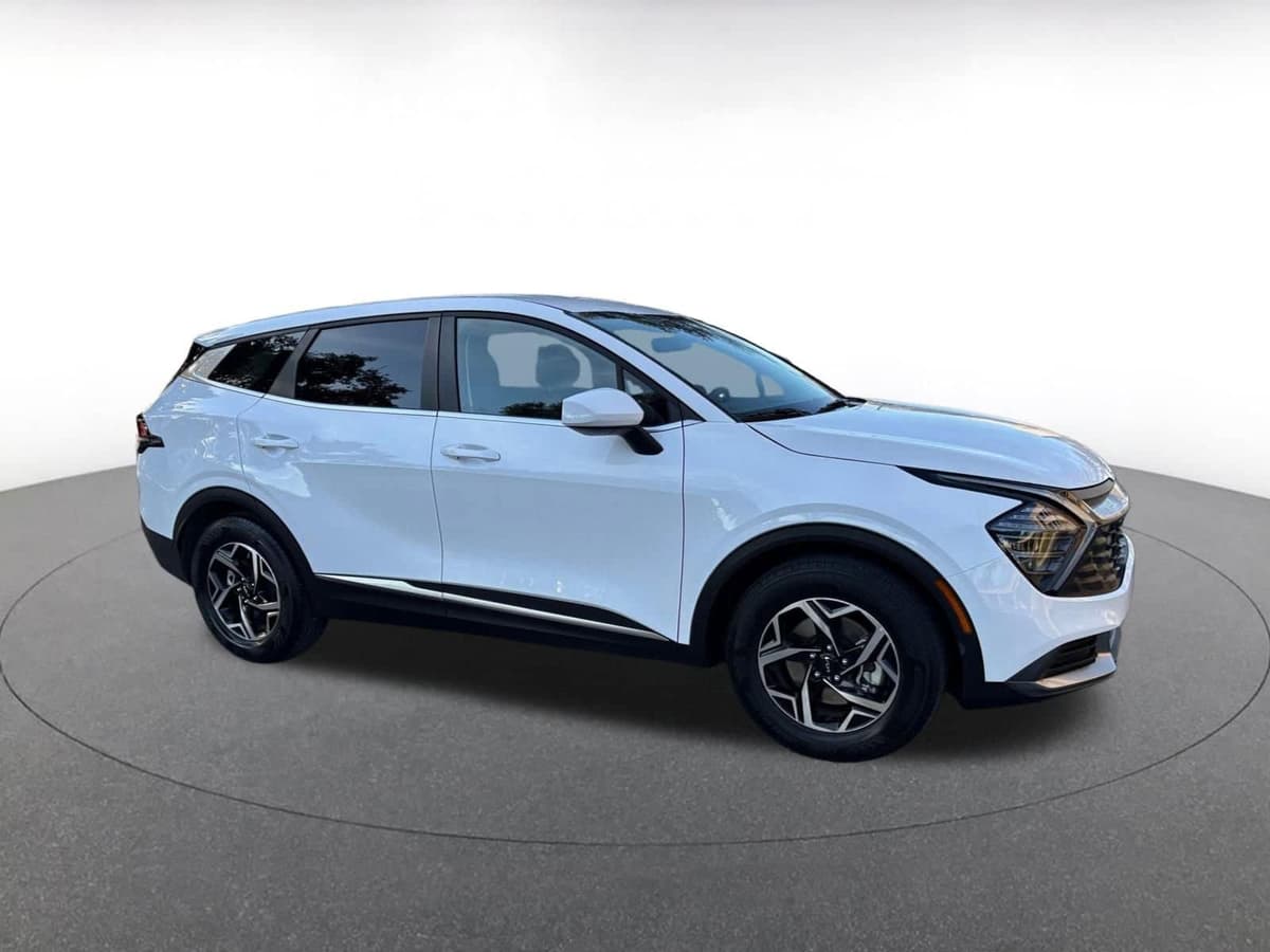 2025 Kia Sportage - Image 1