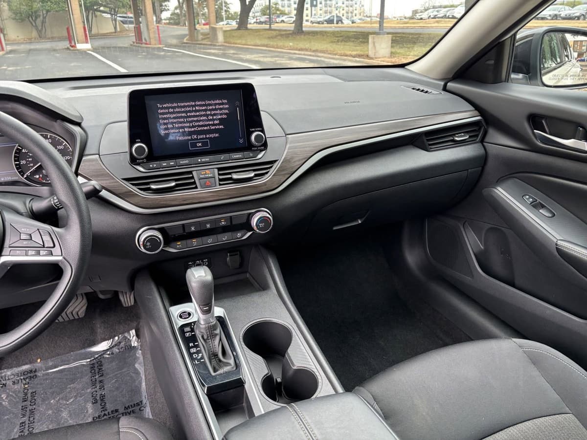 2025 Nissan Altima - Image 30