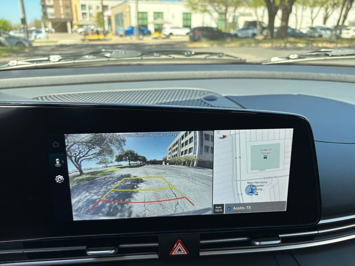 2025 Hyundai Elantra - Image 20