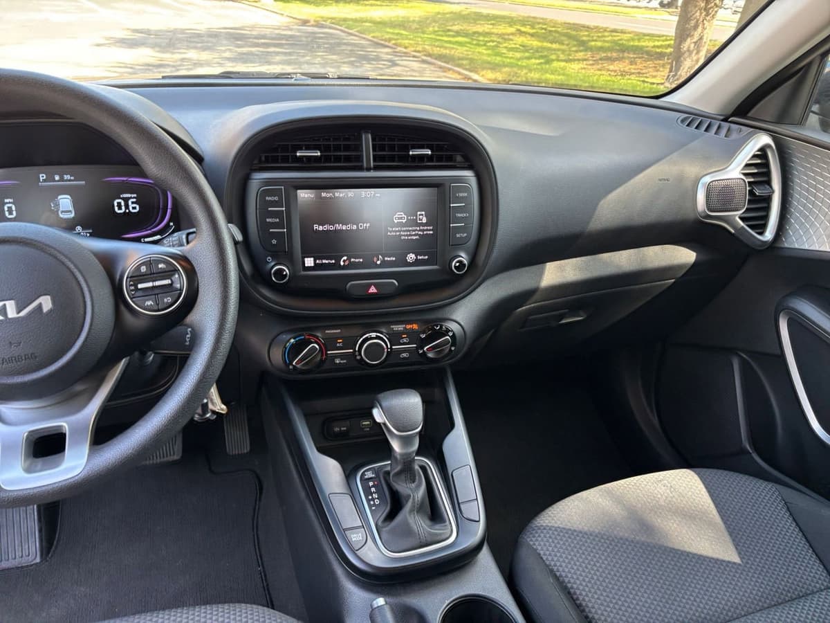 2025 Kia Soul - Image 30
