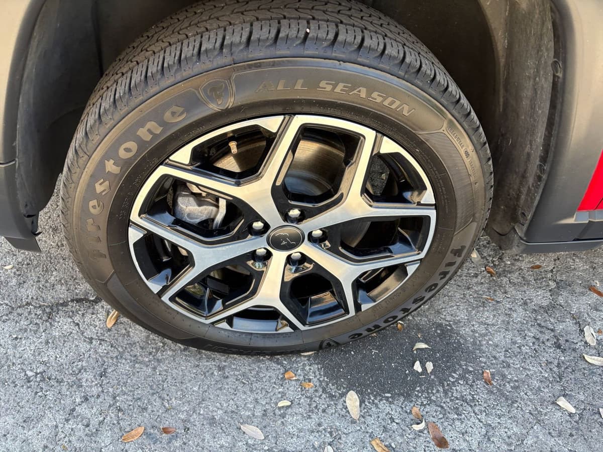 2025 Jeep Compass - Image 25