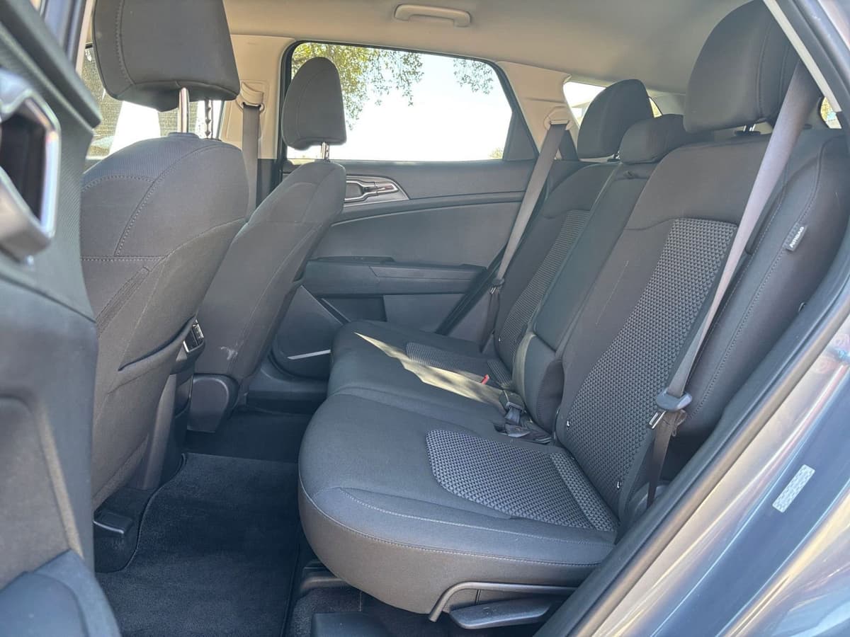 2025 Kia Sportage - Image 21