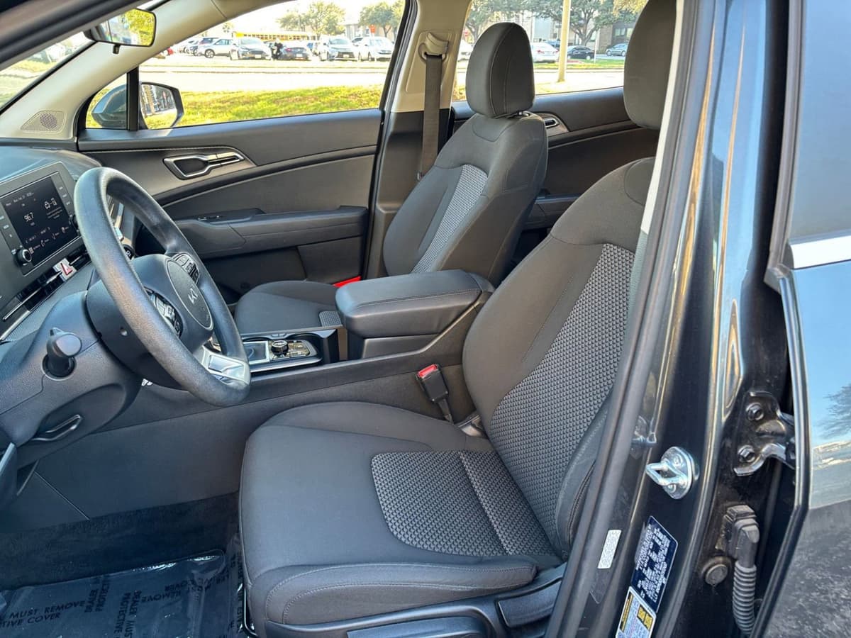 2025 Kia Sportage - Image 31