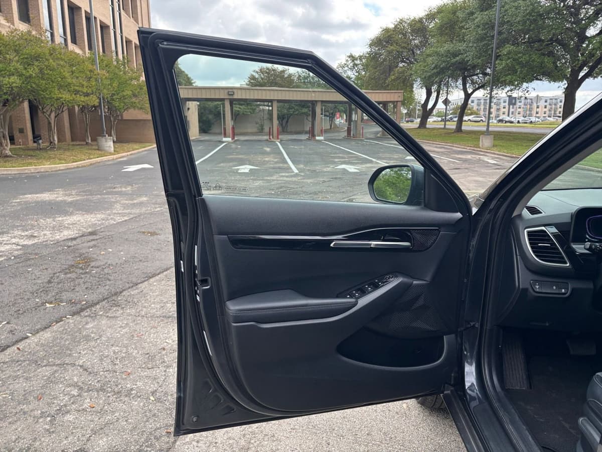 2025 Kia Seltos - Image 18