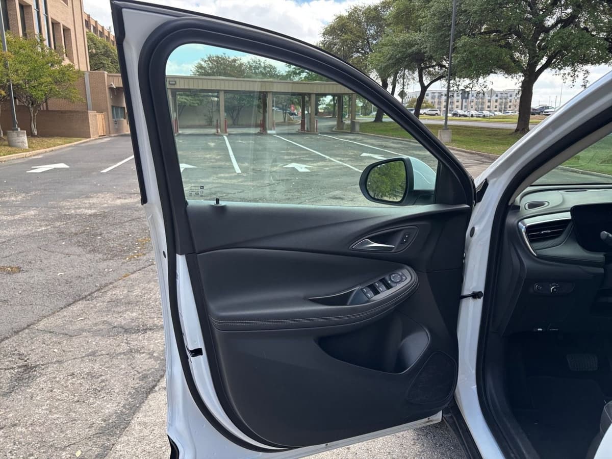 2025 Buick Encore GX - Image 18